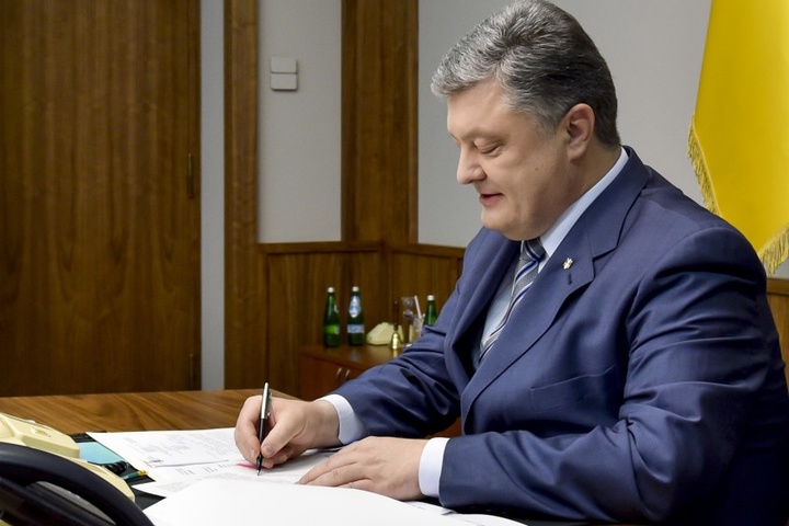 Порошенко нагородив  двох депутатів, які голосували за «диктаторські закони» 16 січня