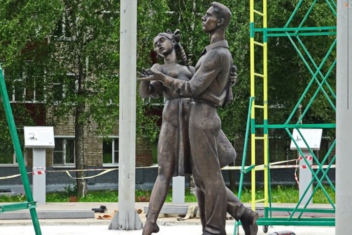 У Росії з’явився еротичний пам’ятник випускникам 1941 року