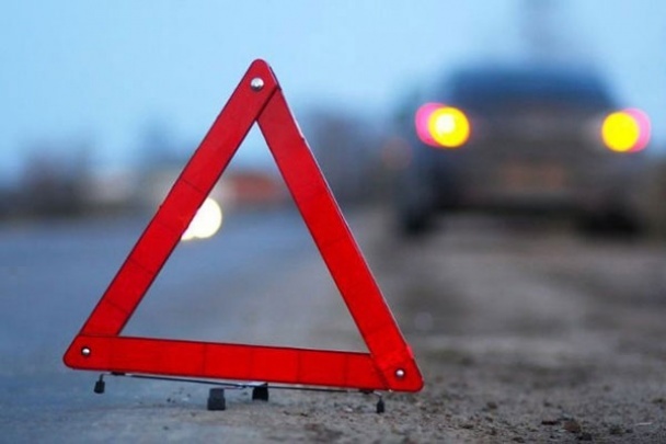 У Києві аварія вантажівки і джипа: загиблого водія легковика відкинуло на заднє сидіння
