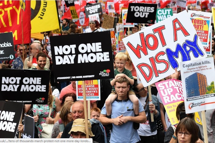 Десятки тисяч британців протестували у Лондоні проти політики уряду