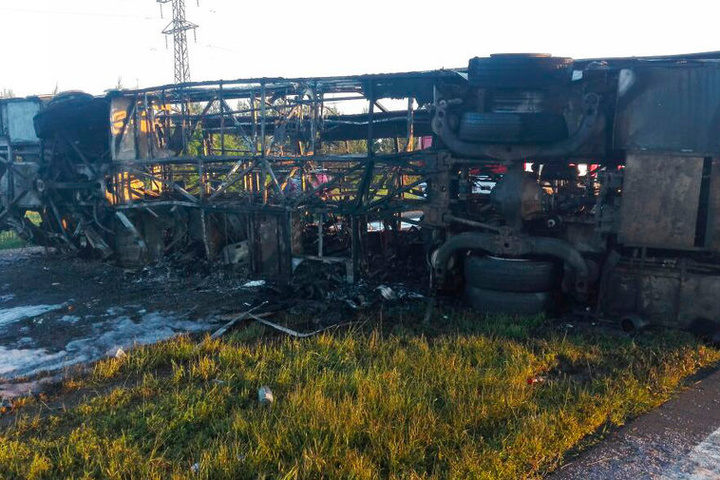 У Росії через зіткнення автобуса і бензовоза згоріли 13 людей