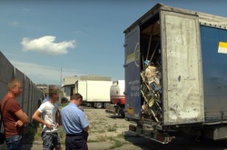 В Черкасах зупинили вантажівку, наповнену львівським сміттям