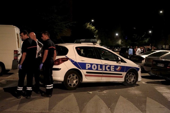 На півдні Франції невідомі обстріляли натовп біля мечеті, є поранені