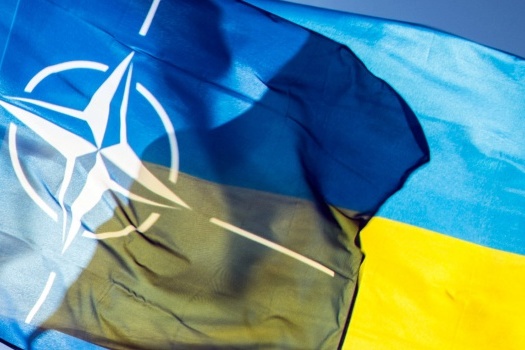 Україна просить у НАТО оборонну летальну зброю