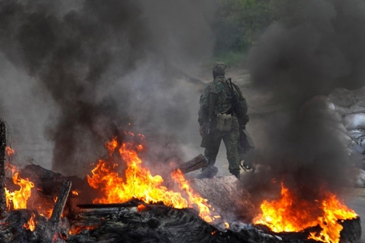 Терористи  на Донбасі стріляють із важкої артилерії, загинув боєць АТО