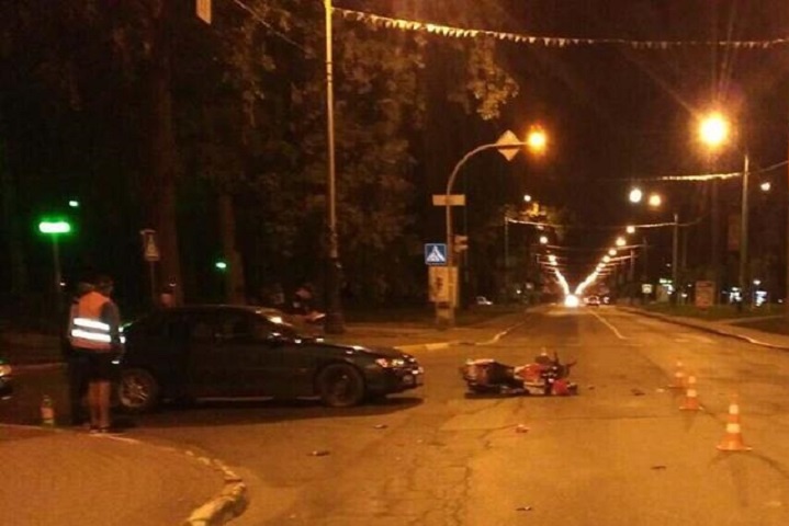 Внаслідок ДТП під Києвом постраждав мотоцикліст