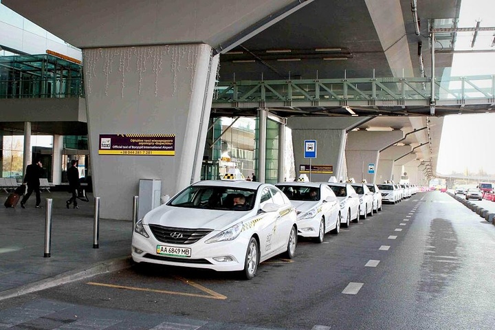 Аеропорт «Бориспіль» не обіцяє легкого життя таксистам, які не хочуть платити внески