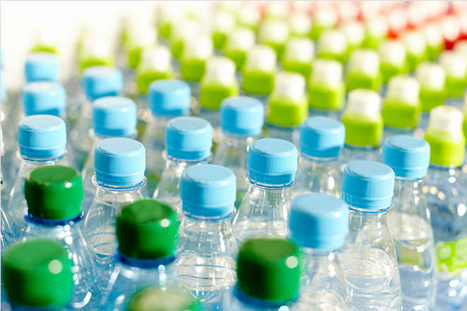 Експерт пояснила, чому вода у пластикових пляшках влітку стає токсичною