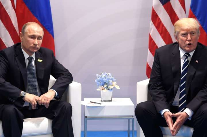 Після двогодинної зустрічі Трамп і Путін відмовилися виходити до преси