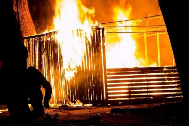 У Дніпрі спалили літній майданчик піцерії, яку заснували ветерани АТО