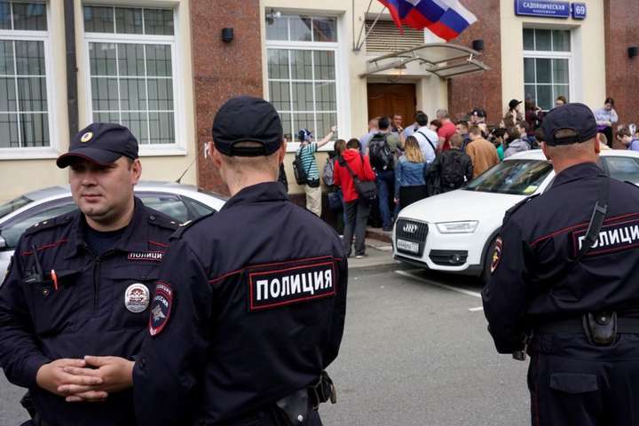  У Росії затримали близько сотні представників штабів Навального