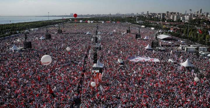 У Стамбулі сотні тисяч людей вийшли на протест проти Ердогана