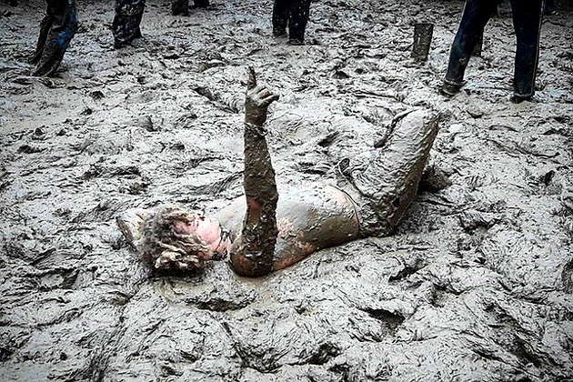 У Росії потонув в багнюці рок-фестиваль «Нашестя»