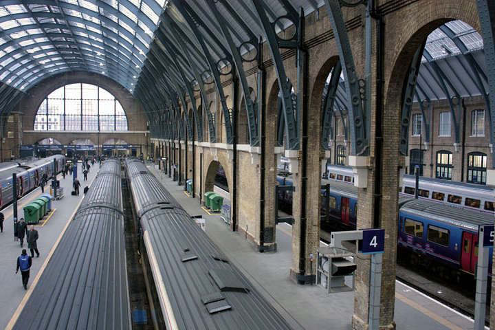 У Лондоні триває масова евакуація пасажирів вокзалу