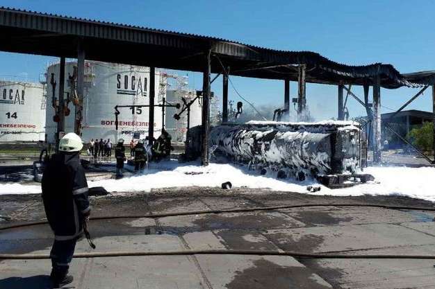 Один із постраждалих внаслідок пожежі на нафтобазі під Одесою помер у лікарні
