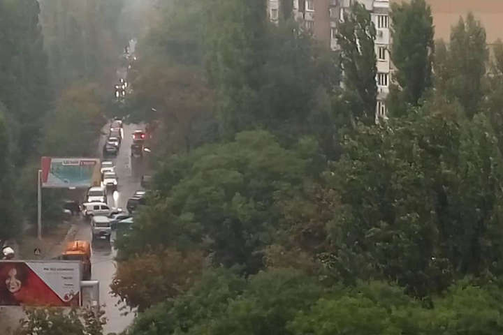 Злива на Одещині наробила біди: підтоплені дороги, повалені дерева 