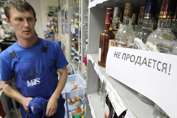 В Росії можуть заборонити продаж алкоголю у вихідні дні