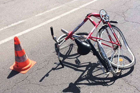 На Херсонщині байкер збив на смерть велосипедистку