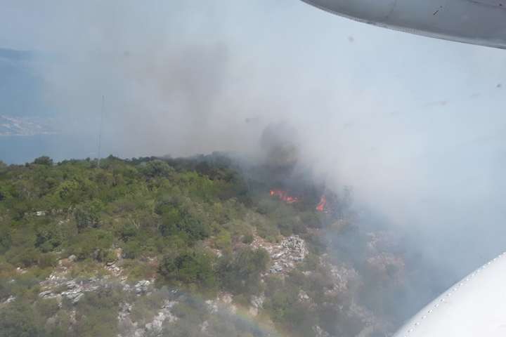 Пожежі в Чорногорії: український літак допомагає гасити вогонь