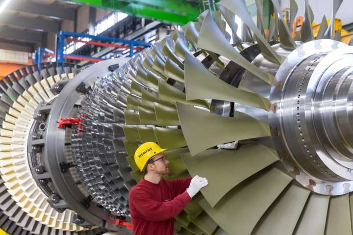 Москва запевняє, що попри ситуацію з турбінами Siemens, ТЕС запустять у 2018-му