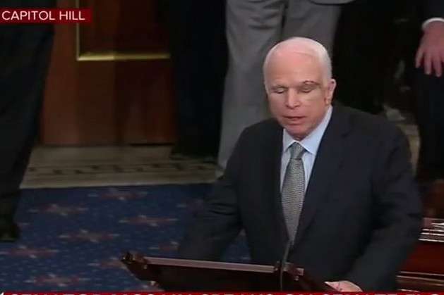 Повернення Маккейна у Сенаті зустрічали оваціями 