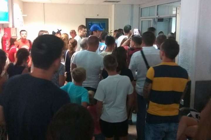 Другий день понад 200 людей не можуть вилетіти з Греції до Києва