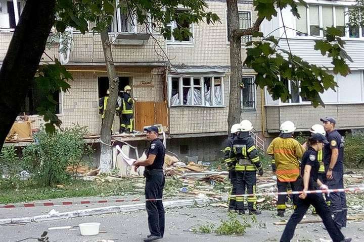 У київській багатоповерхівці стався вибух