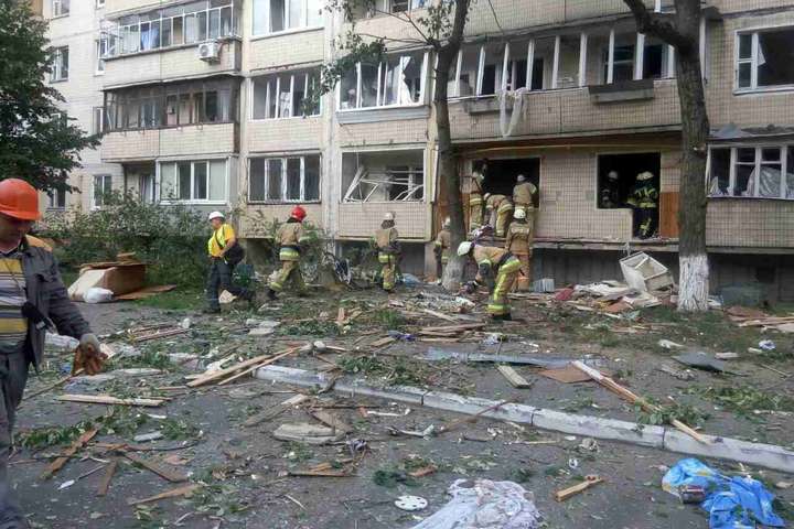 В киевской многоэтажке прогремел взрыв, погибла женщина