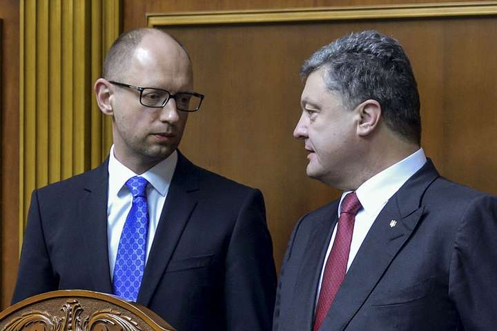Експерти пояснили, навіщо Яценюк хоче забрати повноваження у Порошенка