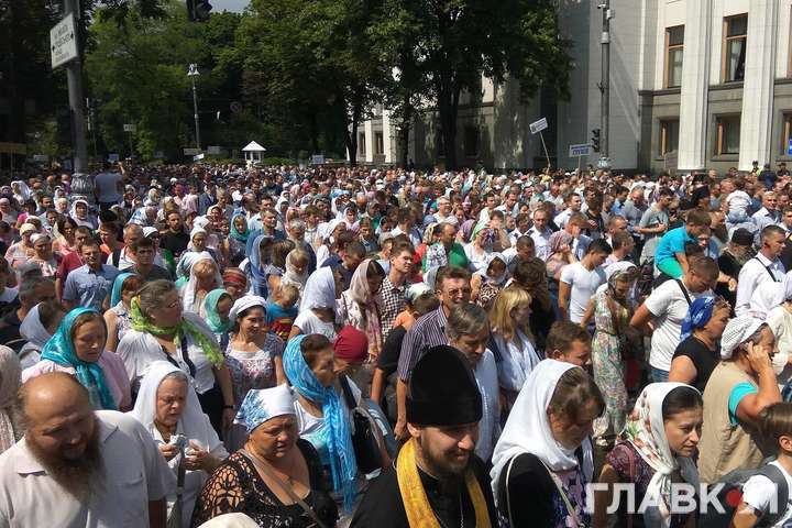 Хресний хід московської церкви увійшов до Лаври