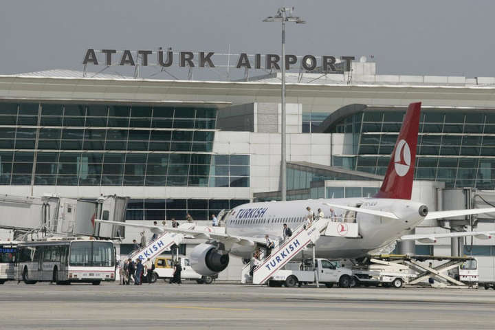 В турецькому аеропорту зіткнулися два літаки