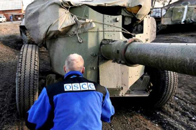 ОБСЄ побачила важку зброю проросійських терористів біля житлових масивів Донецька