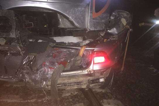 На Київщині поїзд «Інтерсіті» роздавив автівку