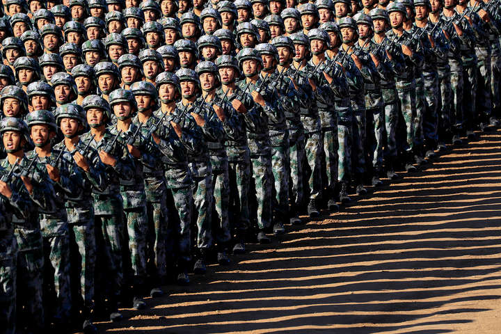 Китай провів найбільший в історії парад військової техніки