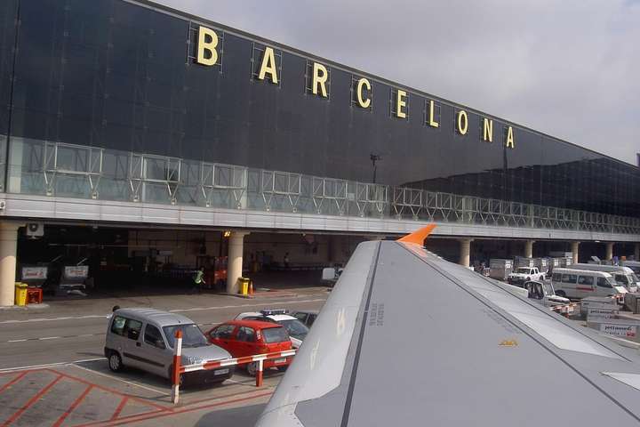 Співробітники аеропорту Барселони оголосили страйк