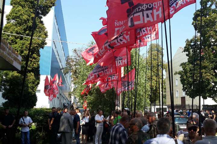 Під НКРЕКП профспілки протестують проти абонплати на газ