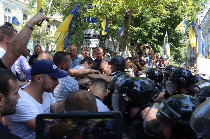В Одесі між «азовцями» й пікетувальниками прокуратури сталася бійка: шестеро затриманих