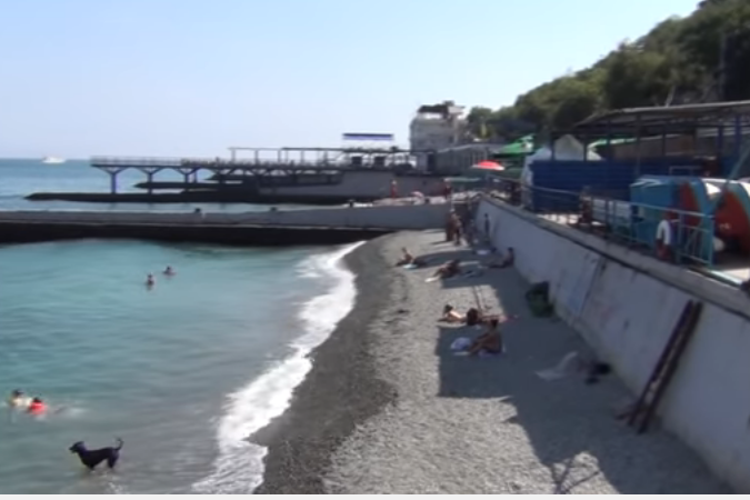 Крымчанин показал на видео центральный пляж Ялты