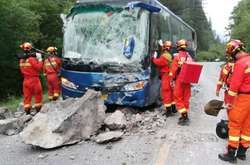 Землетрус у Китаї: 13 людей загинуло, 175 поранених