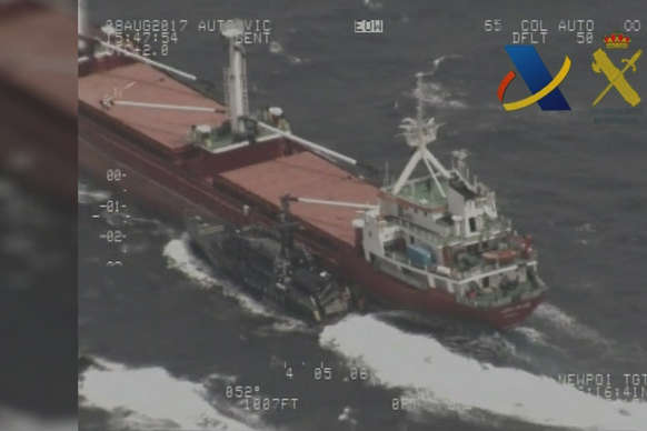 Силовики затримали біля берегів Іспанії судно з тоннами гашишу та 11 українцями 