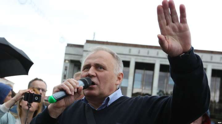 У Білорусі опозиціонера Статкевича заочно засудили до 15 діб арешту 