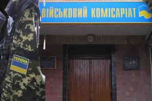 В Одеській області «антикорупціонери» напали на військкомат: комісару довелося втікати
