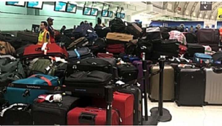 Технічні проблеми в аеропорту Торонто викликали багажний колапс