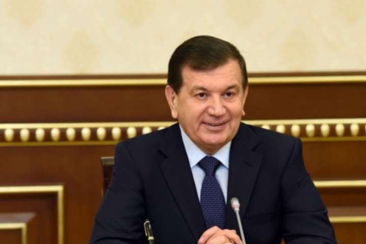 Президент Узбекистану скасував чинні з часів СРСР виїзні візи