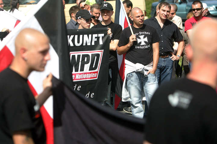 Влада Німеччини дозволила неонацистам провести марш у Берліні