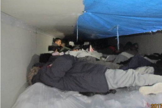 У США в холодильній камері вантажівки виявили 60 мігрантів