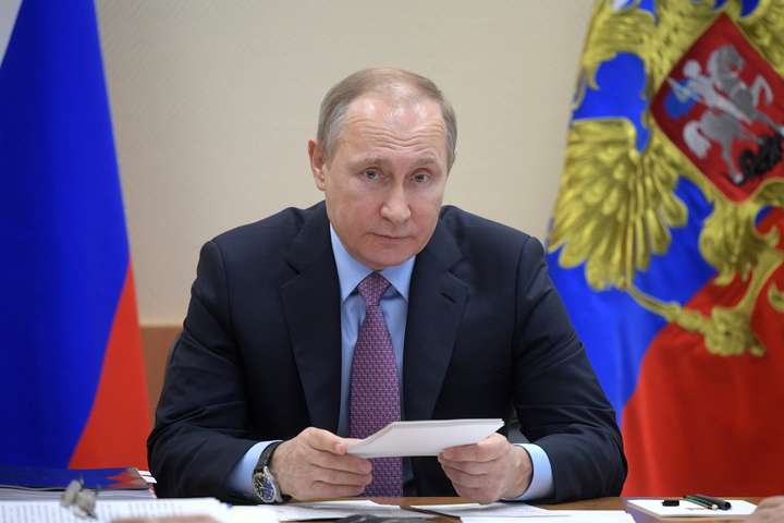 Путін запропонував росЗМІ подумати про цензуру в РФ