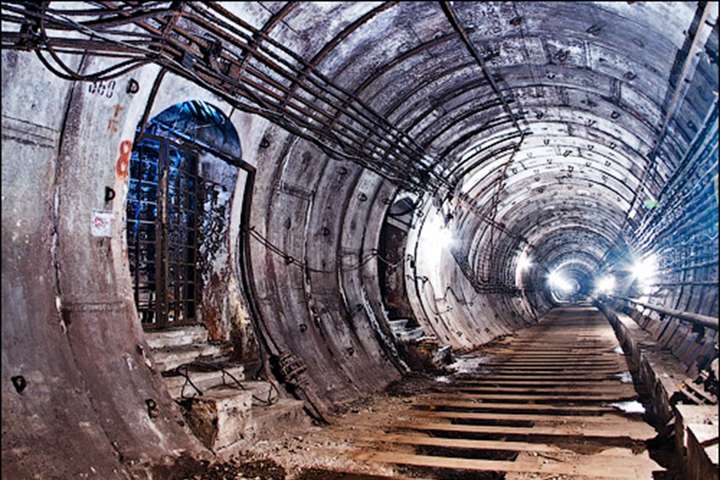 Поліція затримала іноземця, що хотів прогулятися тунелями київського метро