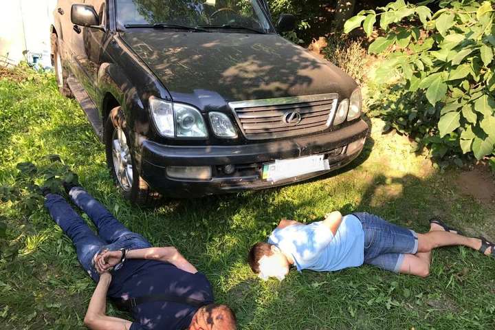 Суд заарештував трьох підозрюваних у викраденні автівки заступника міністра