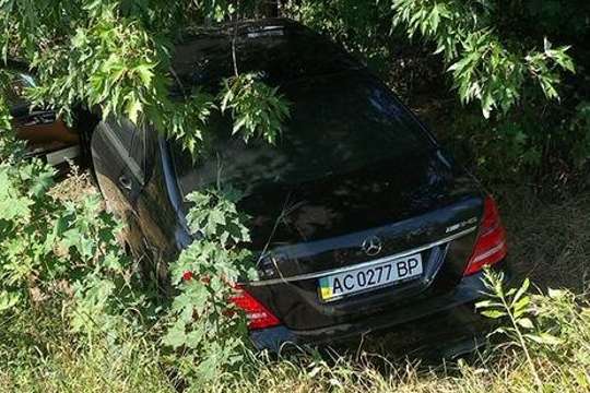 Автомобіль Димінського опинився в кущах